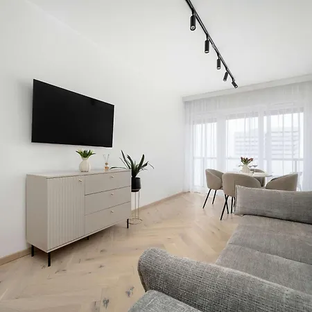 Harmonijny Z Widokiem Na Rzeke We Wroclawiu By Renters * Vratislav
